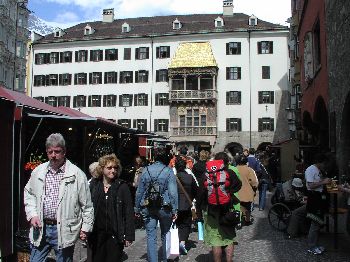 Ostermarkt vor dem Goldenen Dachl Innsbruck 7. - 17. April 2006
